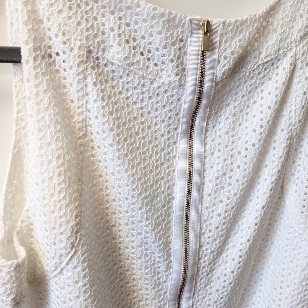BANANA REPUBLIC, fitted, eyelet sleeveless top, gold back zipper, Size 8. White. - Picture 4 of 8